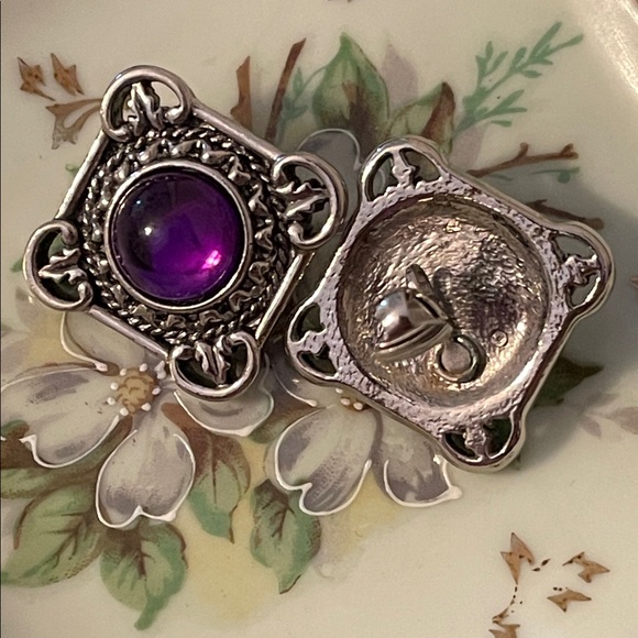 1992 Avon “Bold and Classic” Purple Glass Cabochon Clip-on Earrings & Brooch - Picture 6 of 10